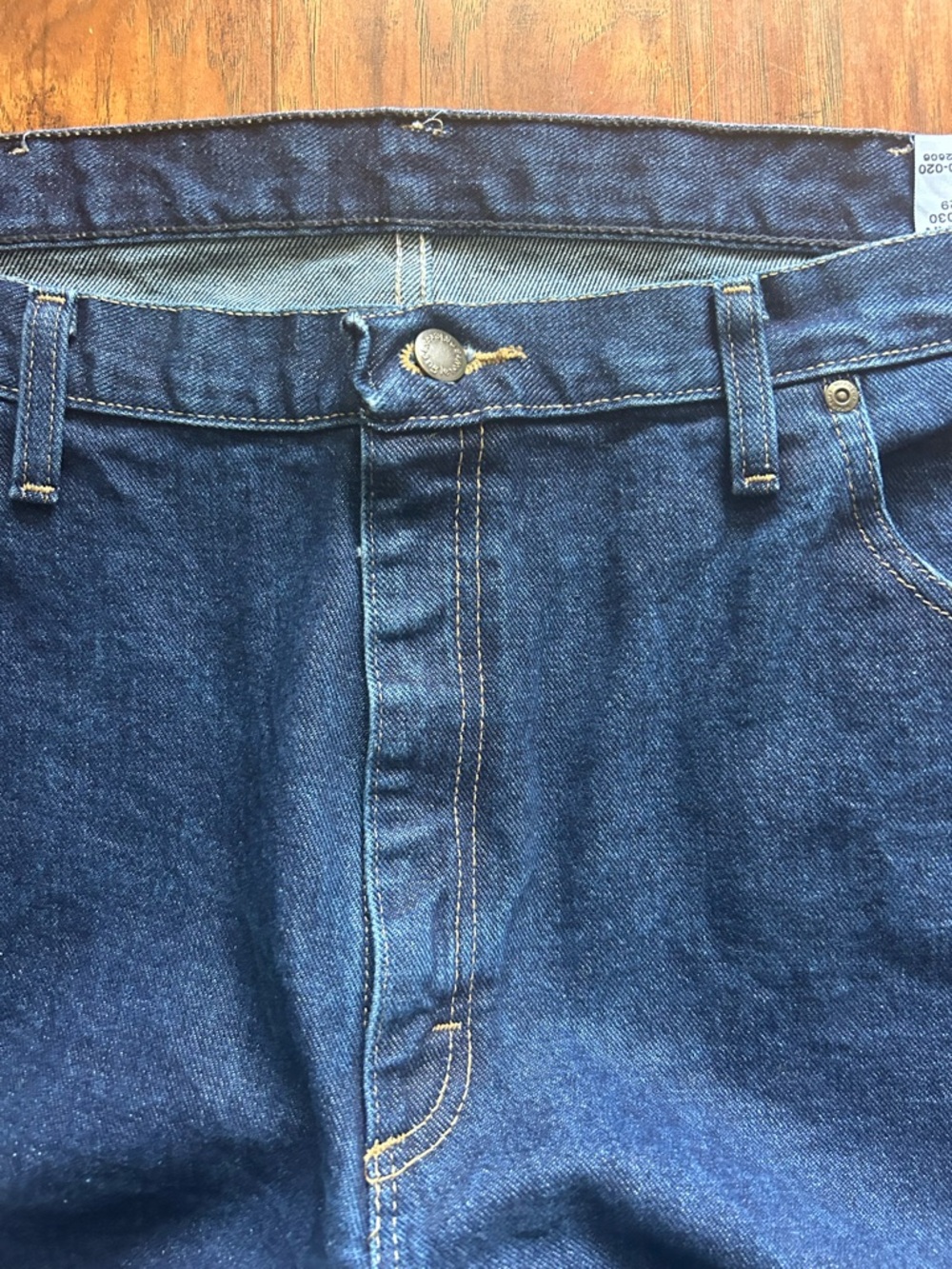Wrangler Men's Relaxed Fit Dark Blue Denim Jeans - Picture 2 of 11
